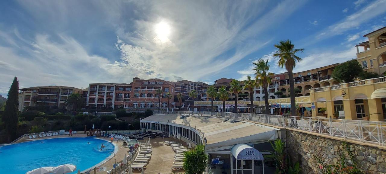 Saint-Raphael- Vue mer et Massif de l'Esterel Extérieur photo