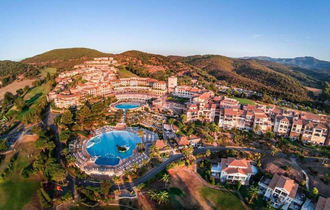 Saint-Raphael- Vue mer et Massif de l'Esterel Extérieur photo