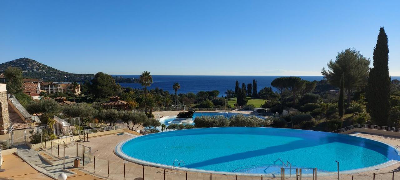 Saint-Raphael- Vue mer et Massif de l'Esterel Extérieur photo